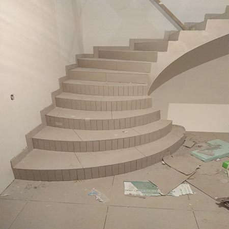 Монолитаная лестница коттедж